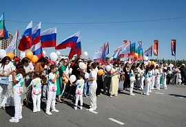17-метровая стела, юбилейный проспект и 700-метровый мостовой переход открыты в Черкесске в праздничный день 