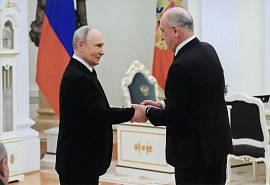 Президент России Владимир Путин вручил Главе Карачаево-Черкесии Рашиду Темрезову орден «За заслуги перед Отечеством» IV степени.