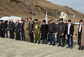 Депутаты НС КЧР почтили память защитников перевалов Кавказа