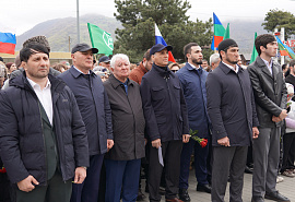 В День возрождения карачаевского народа руководители республики почтили память жертв депортации