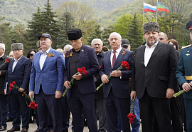 Депутаты Парламента КЧР приняли участие в мероприятиях, приуроченных к 80-летию Победы в Великой Отечественной войне и ко Дню возрождения карачаевского народа