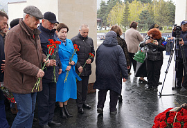 В День возрождения карачаевского народа руководители республики почтили память жертв депортации