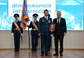 Депутаты поздравили огнеборцев КЧР с профессиональным праздником 