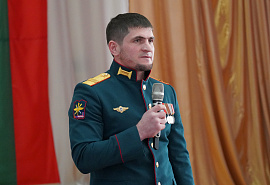 «Мы этой памяти верны». Депутаты приняли участие в церемонии открытия стенда памяти участников СВО в Центре образования №11