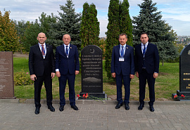 Участники межпарламентского форума почтили память воинов Великой Отечественной войны
