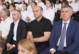 В 20-ю годовщину теракта в Беслане общественность Карачаево-Черкесии собралась на траурный митинг 