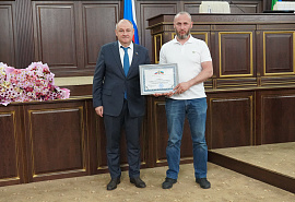 Более 50 жителей Карачаево-Черкесии награждены Почетной Грамотой Народного Собрания КЧР в преддверии Дня России