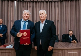 Работников газовой отрасли КЧР отметили грамотами Народного Собрания