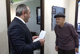 Депутаты Народного собрания Карачаево-Черкесии посетили ветеранов Великой Отечественной войны, переживших блокаду Ленинграда.