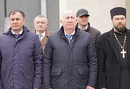 В День возрождения карачаевского народа руководители республики почтили память жертв депортации