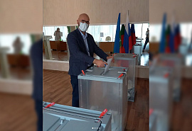 Большинство депутатов КЧР пришли на избирательные участки в первые сутки трехдневного голосования-2021 