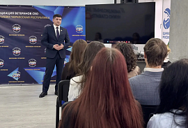 В День российского парламентаризма в Народном Собрании КЧР состоялась еще одна из череды встреч студентов юридических колледжей и вузов с депутатами. 