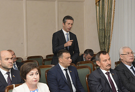 Фракции Парламента КЧР провели рабочие встречи с кандидатом на должность Председателя Правительства КЧР