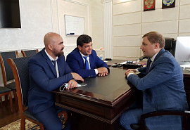 Кандидаты на должность Главы КЧР встретились с фракциями республиканского Парламента